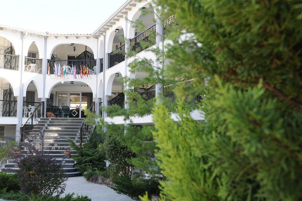 Pegasus Hotel Ханиоти Екстериор снимка